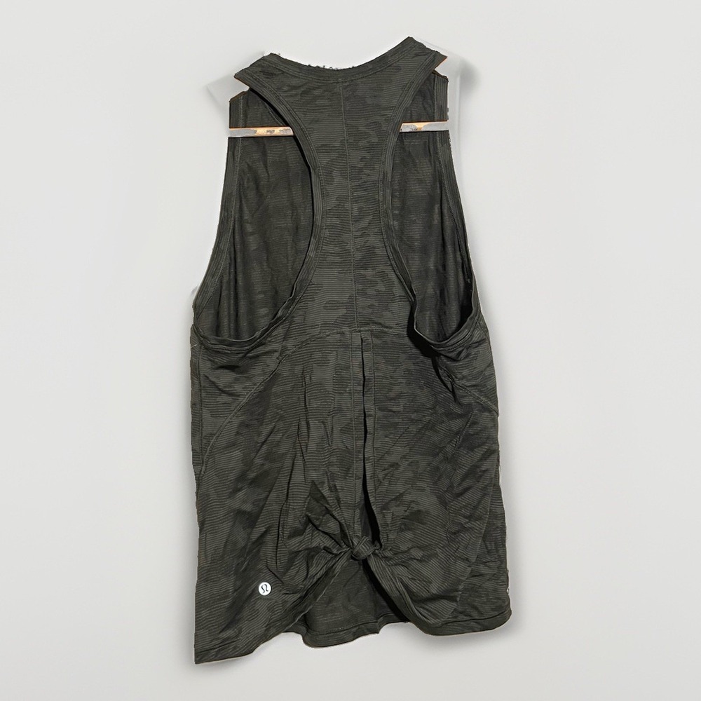 Lululemon Tank Top Women's 8 Adult Green Camo Miles Ahead Pullover Tie